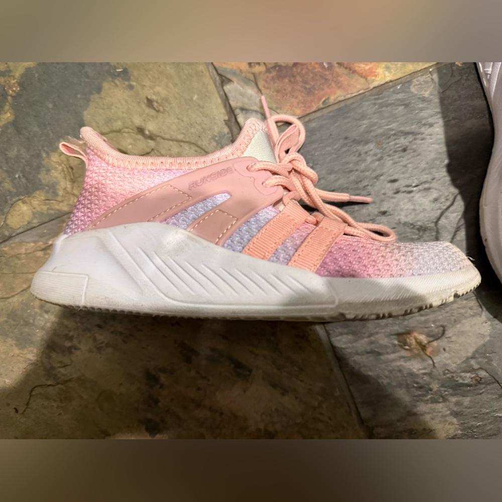 Pink sneakers - Picture 2 of 3